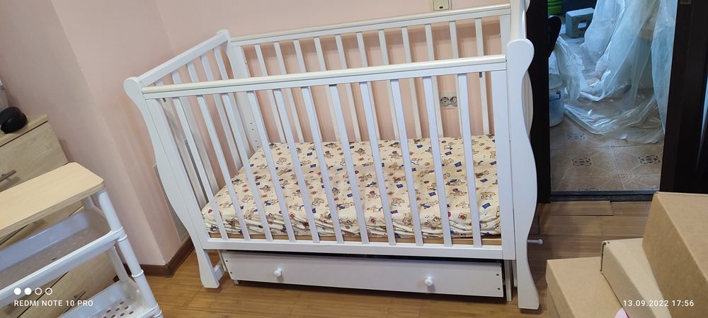 Детская кроватка с матрасом