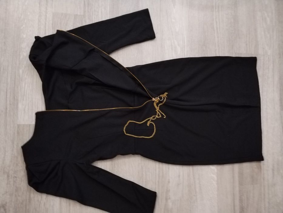 Рокля с 3/4ръкави и ефектен гръб