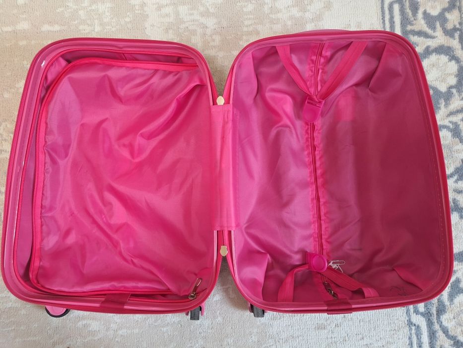 Продам детский чемодан в хорошем  состоянии