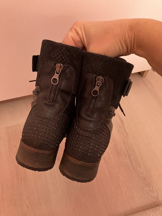 Bocanci din piele naturala