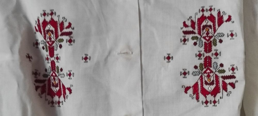 2 бр. Риза с бродерия детска