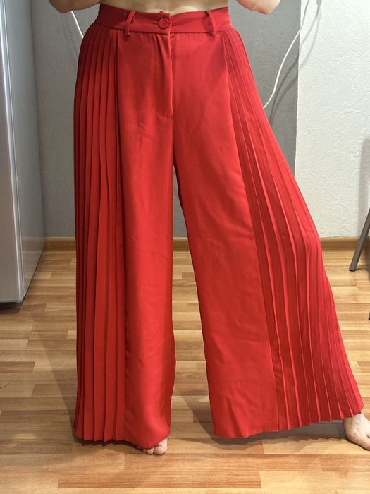 Красные штаны кюлоты