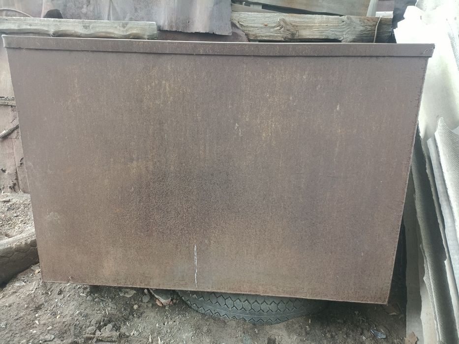 Продаю металлический бак