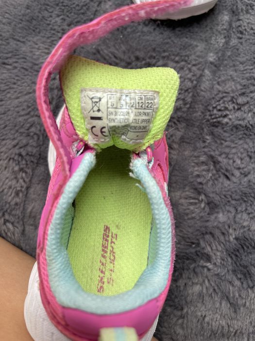 Adidasi fetita Sckechers marime 22 cu luminite