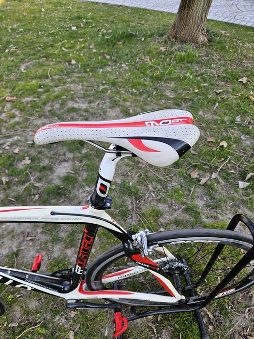 Карбонов Шосеен Велосипед PINARELLO