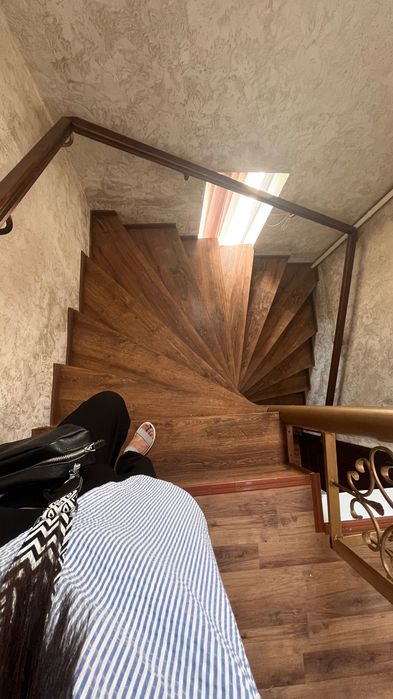 Продается  дом 3-х этажный