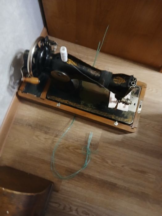 Продам швейную машинку