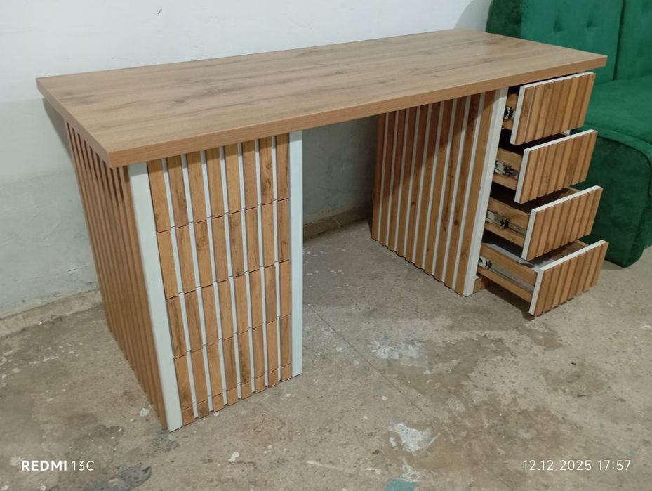 Распродажа Из МДФ письменный стол, компьютерный стол.