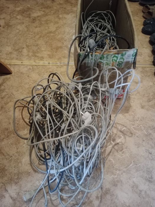 Силовые провода C 13. Кабель интернета RJ 45