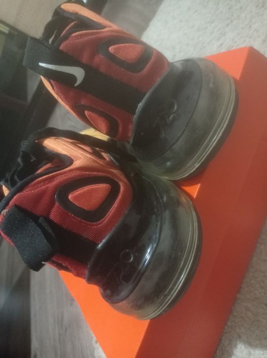 Vând Nike Air 720