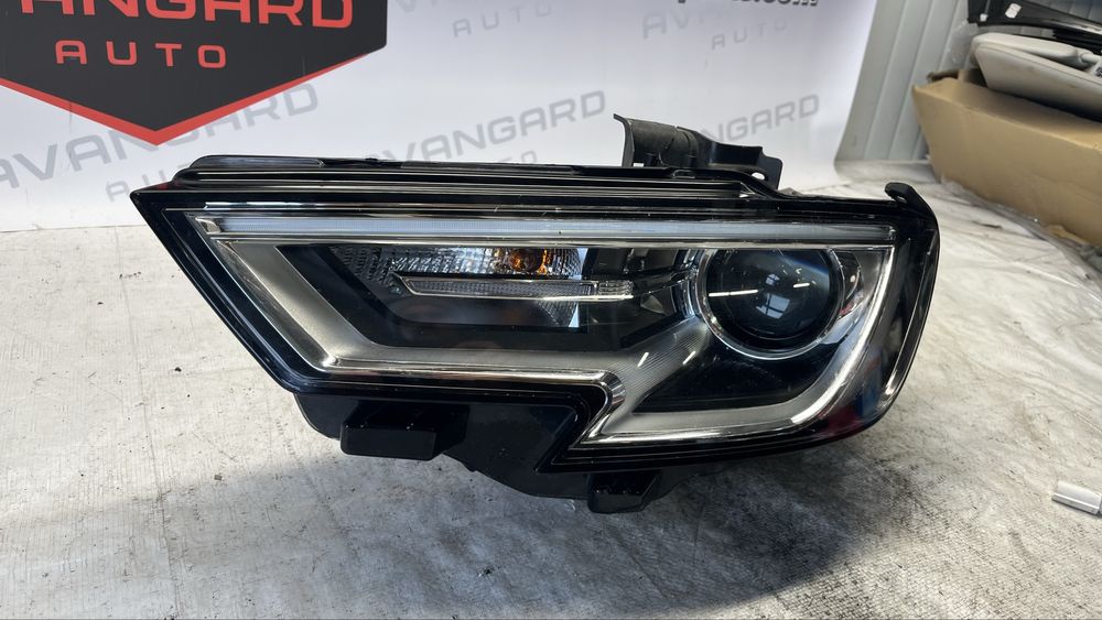 Ляв и десен фар Audi A3 8V