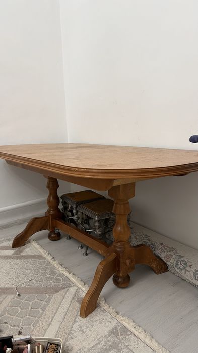 стол из натурального дерева