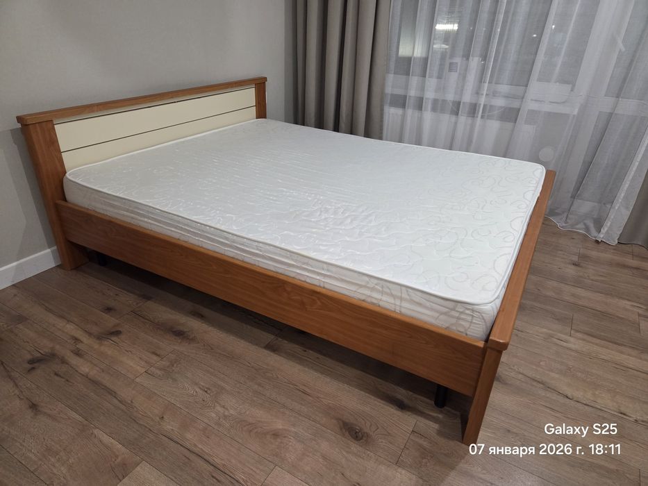Продам кровать с матрасом