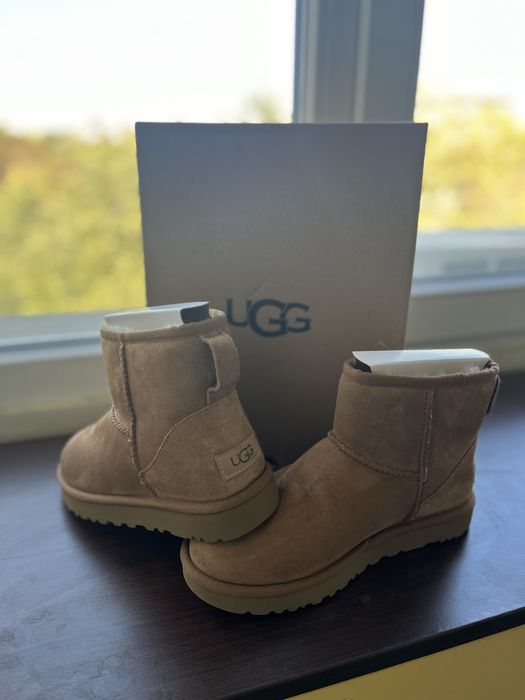 Велурени апрески UGG Classic Mini II -37номер