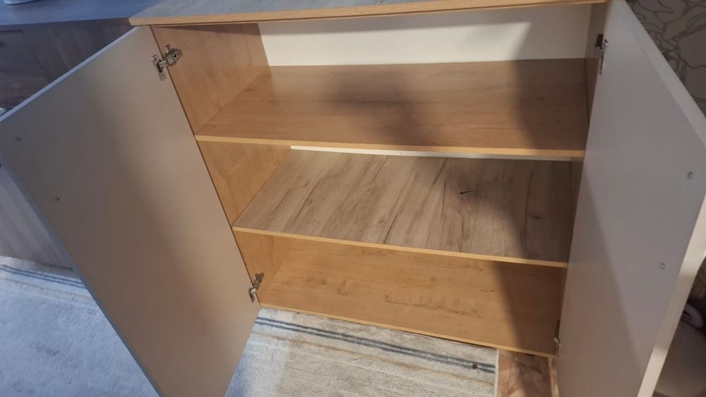 Продам тумбу с распашными дверцами