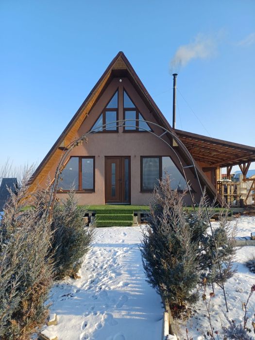 Teren de 1000mp , casa de lemn A-Frame cu exterior finisat, interior in curs de finisare, Chicerea