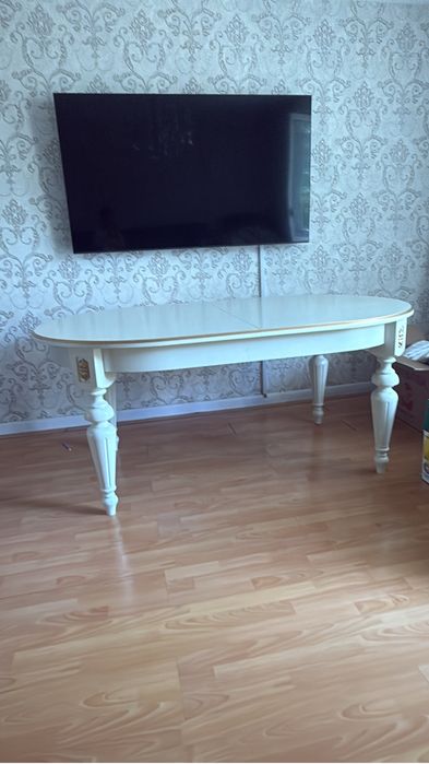 Стол для  гостинной