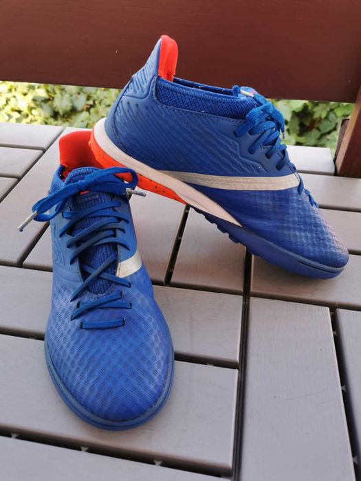 Ghete fotbal KIPSTA - mărime 37, stare foarte bună