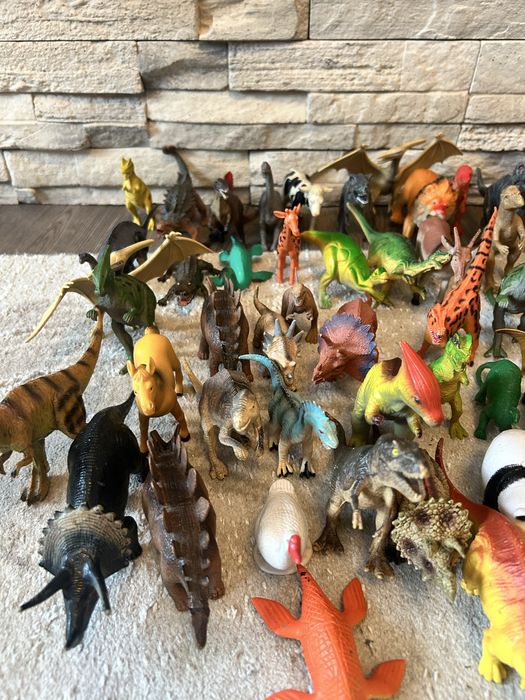 Dinozauri de jucarie