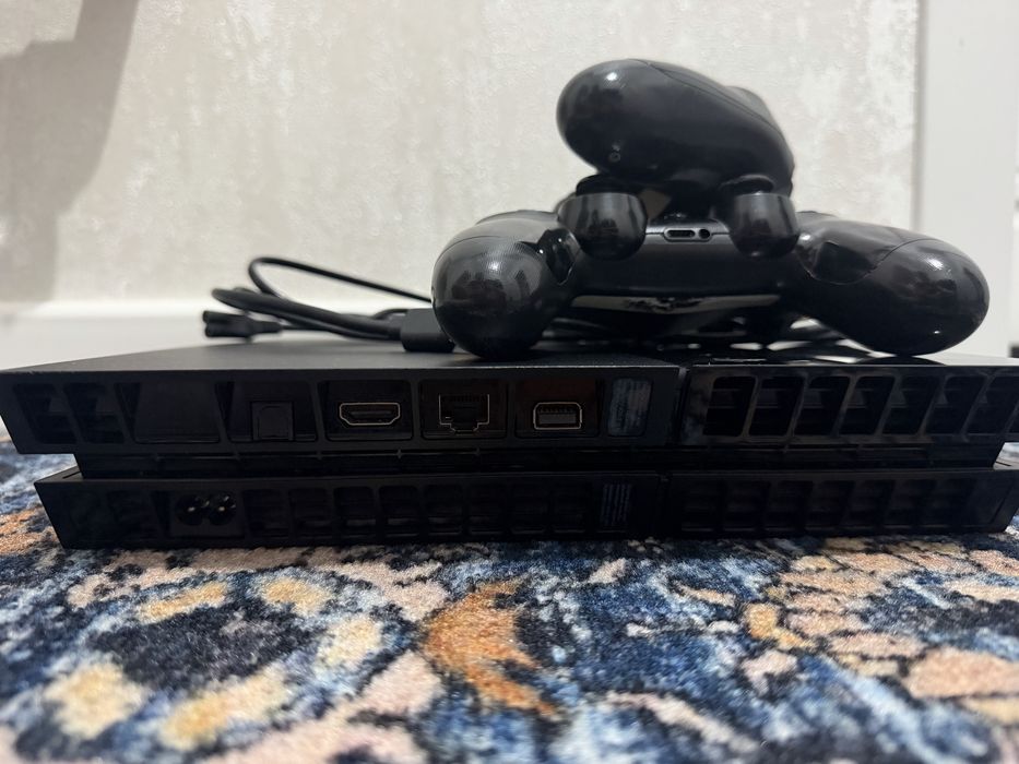 Продам Playstation 4