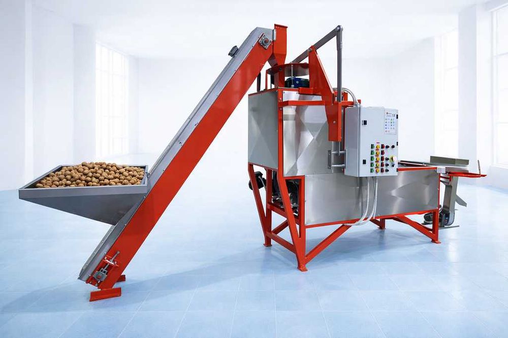 Linie compactă pentru spart nuci și separarea miezului