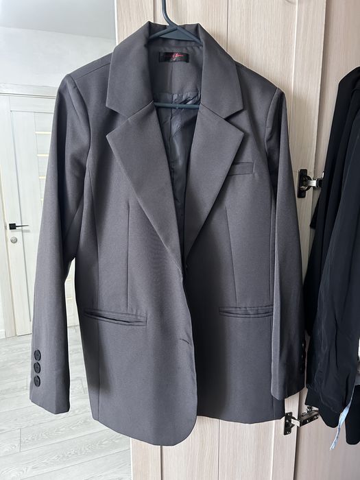 Продам пиджаки 44-46 размер