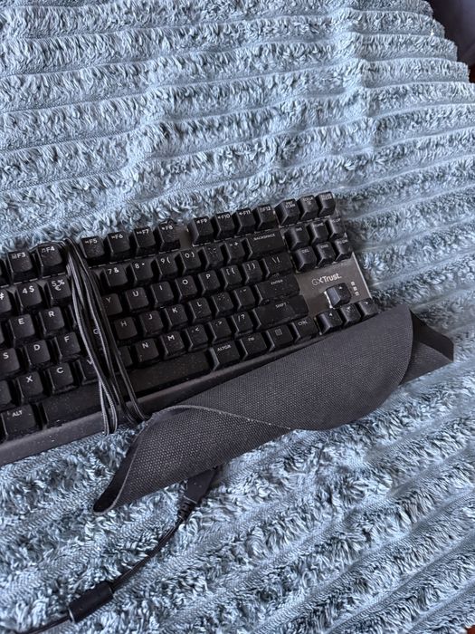 Слушалки+ клавиатура Canyon gaming