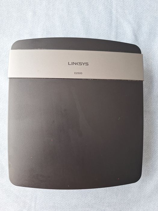 Router Wireless Linksys E2500, N 600 Mbps, Dual Band, 4 x 10/100 Mbps