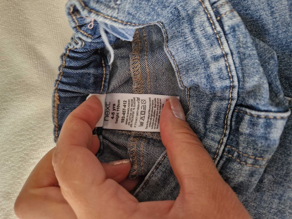 Pantaloni fete marimea 104