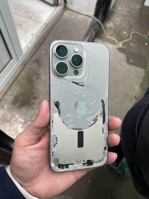 Ayfon 15 pro max natural titan arzonga