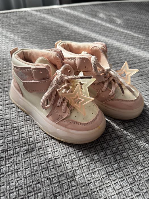 Продам кроссовки