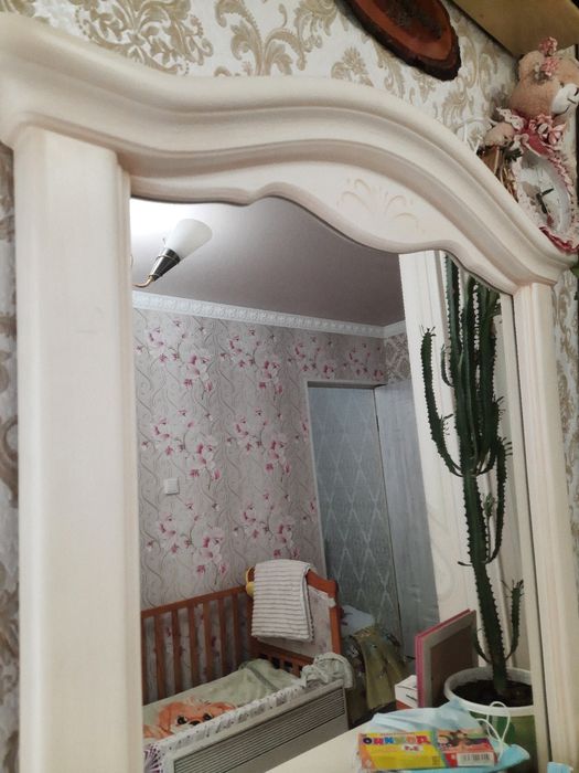 Спальный гарнитур + люстра в подарок