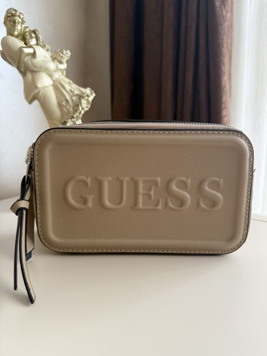 Чисто нови дамски чанти Guess