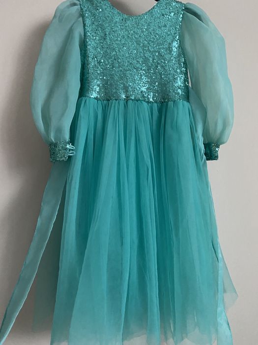 Продам платье на 6-7 лет