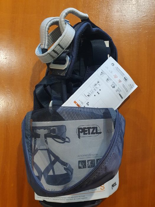 Ham escalada Petzl Adjama, mărimea S, nou