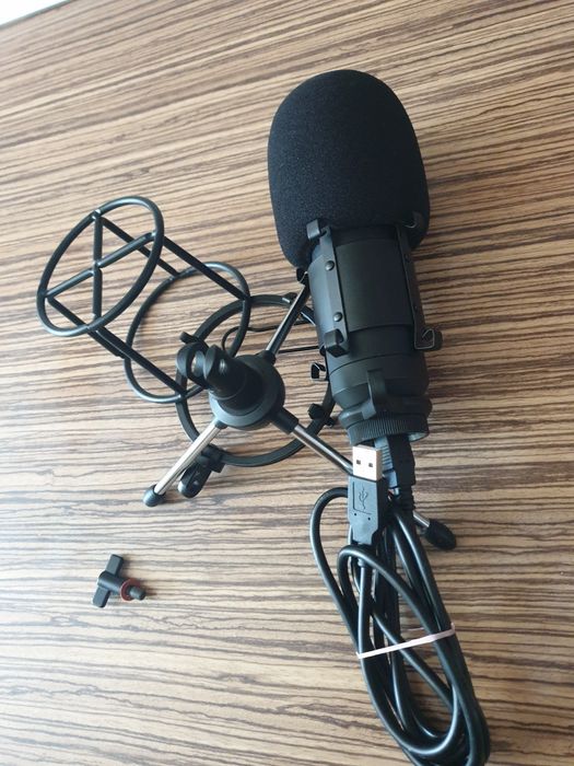 Microfon streaming sau podcast