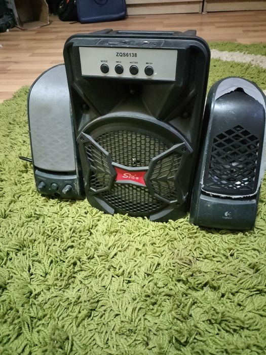 2 boxe Logitech 220 w una 200 w alta