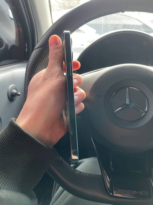 iPhone 12 Pro max aybi yo’q