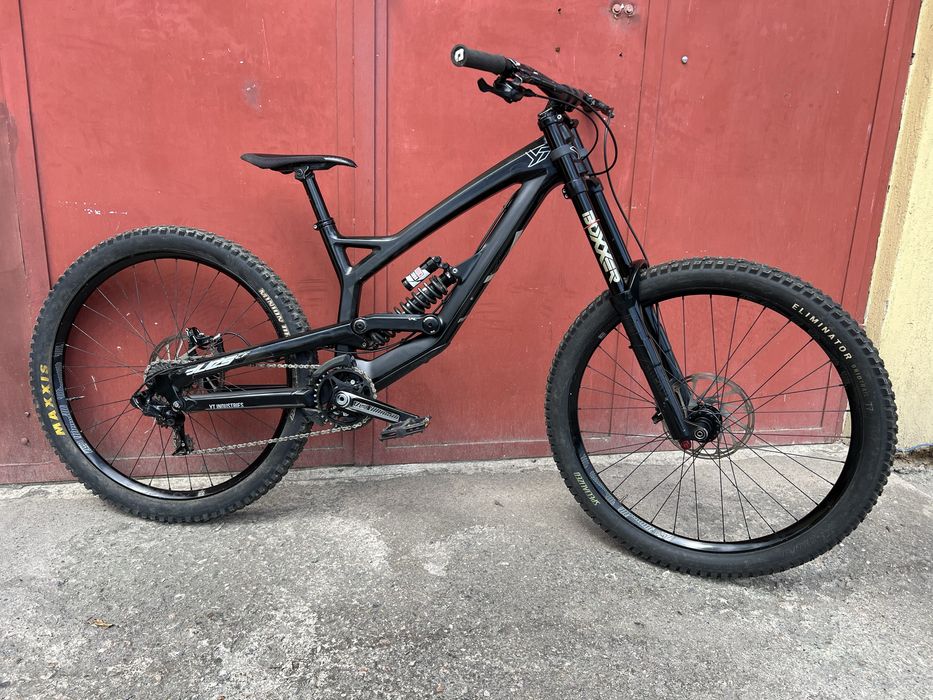 YT Tues CF Pro Carbon 27.5 Downhill/enduro