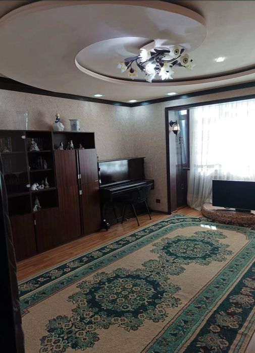 Продаётся 3х комнатная на массиве Риезий ( Паркентский)