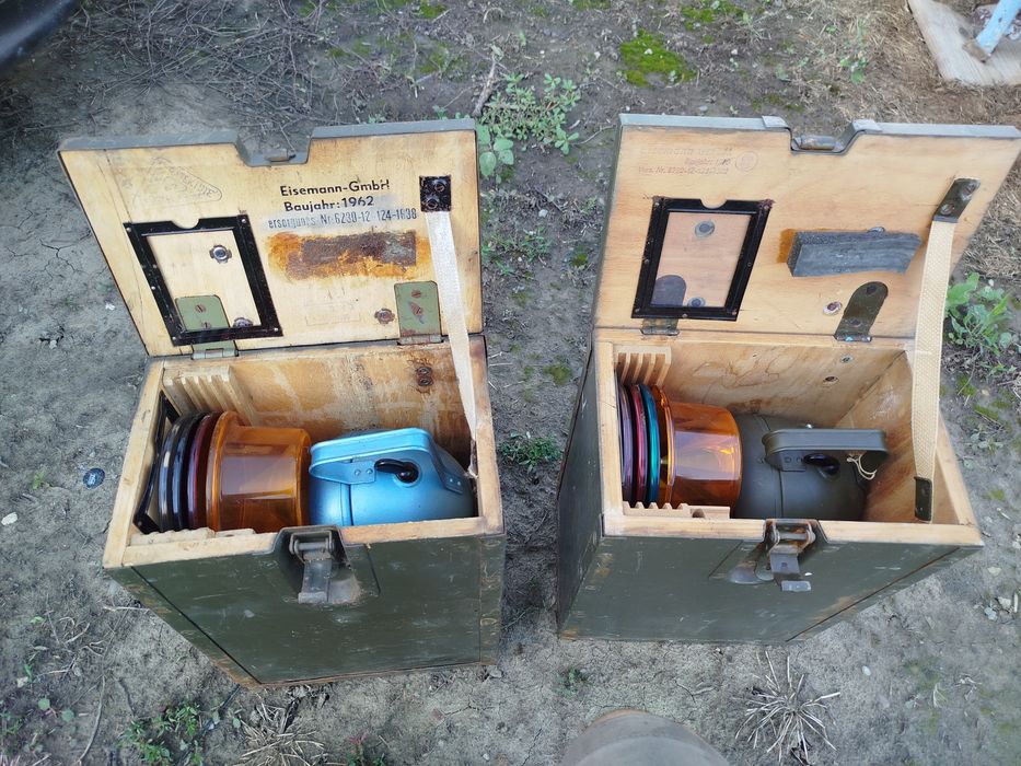 vand felinar vechi . lanterna militara din 1962