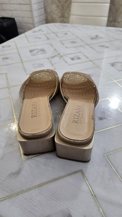 Босоножки женские