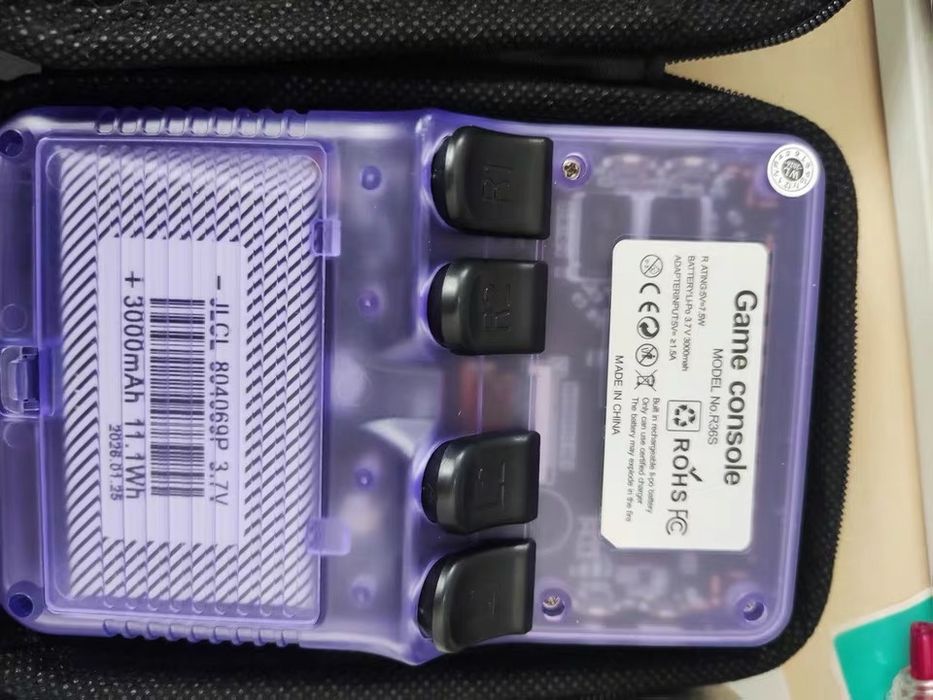 Портативная консоль R36s