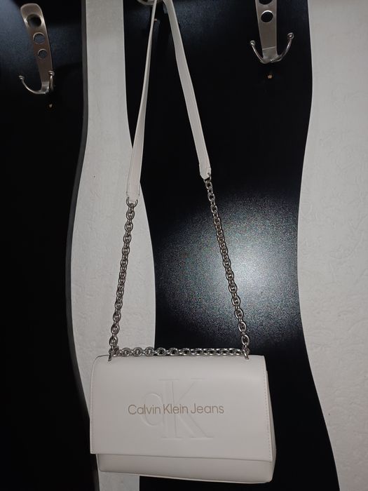 Оригинална  бежова чанта Calvin Klein Jeans