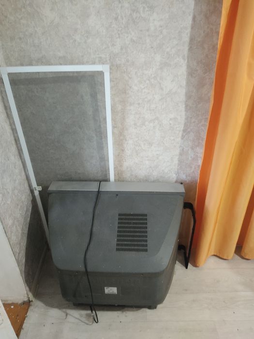 Отдам телевизор на запчасти