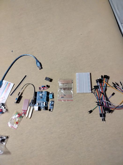 Базов стартов комплект за програмиране Arduino UNO