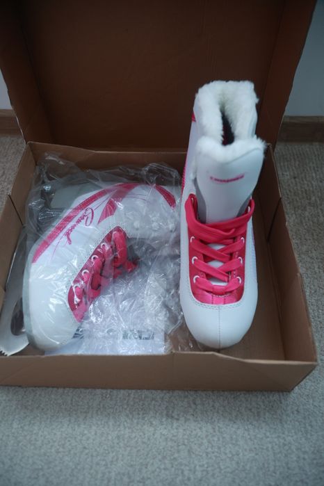 Patine de gheata (fete) marimea 37