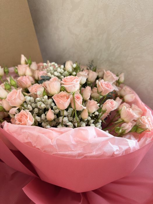 Продам букет из кустовых роз 14000