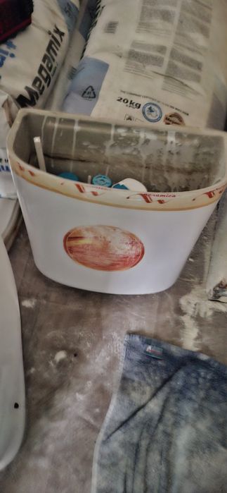 Унитаз рабочий толко крыша сломанная