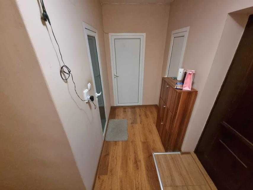 Тристаен апартамент с ГАРАЖ за продажба кв. Дружба 3